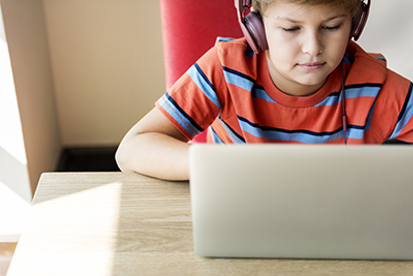 kid-boy-headphone-using-laptop-concept-PBRUKEJ_resized.jpg