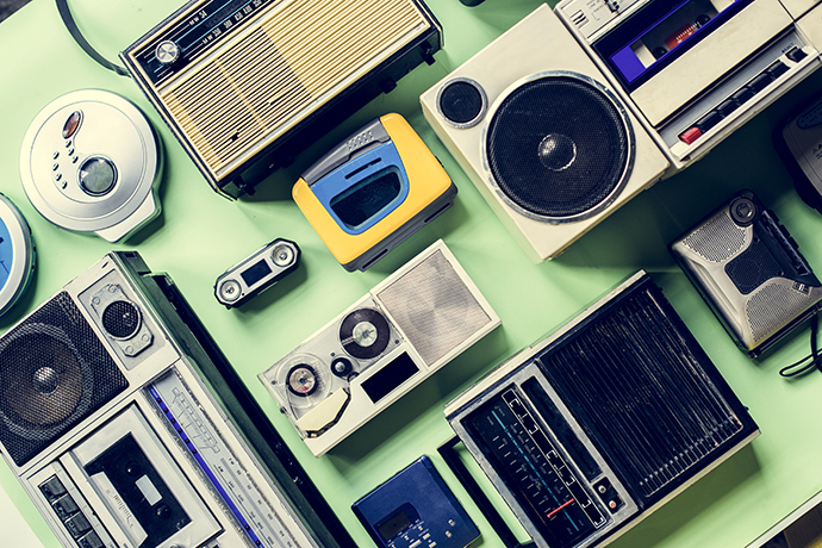 radio-audio-broadcast-channel-vintage-tuner-PEU93C8_resized.jpg