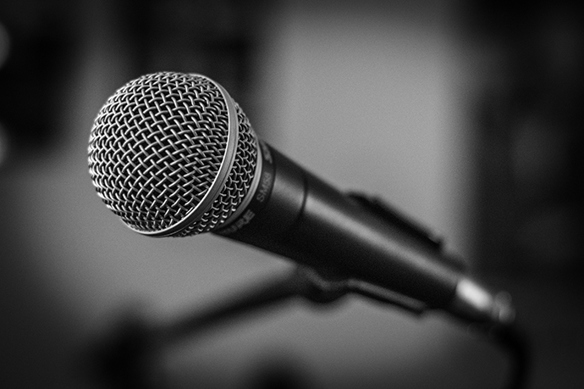 microphone-1505182_1920.jpg