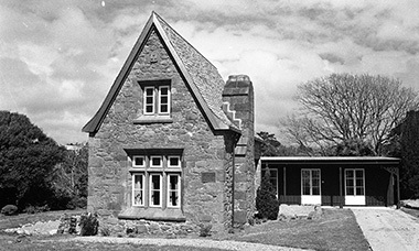 Henui vicarage exterior thumbnail.jpg